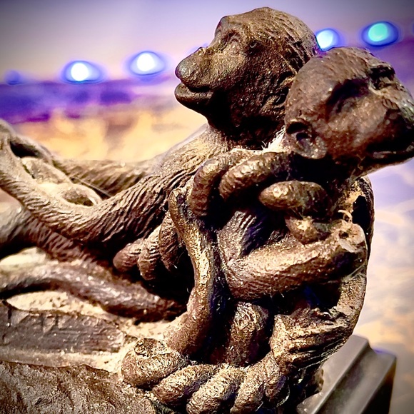 Gorilla pulling baby gorillas Card Holder - Picture 3 of 7